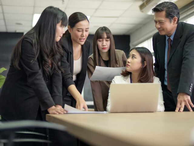 How to Confront Problematic Employees: 5 Powerful Tips